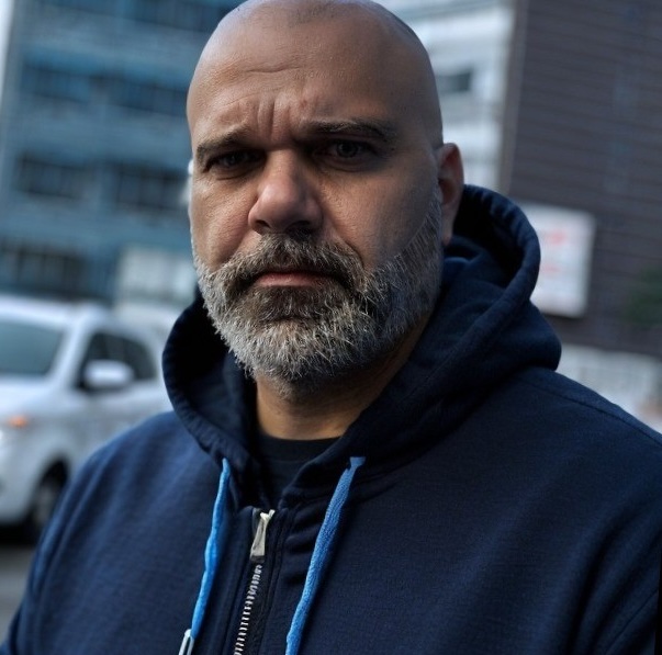 headshot of Erik Hostetler